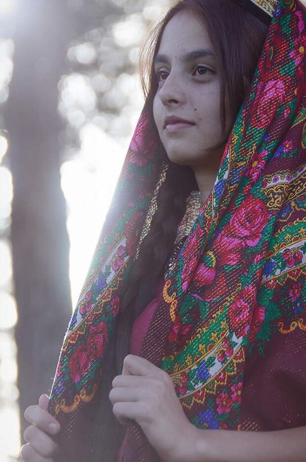 Таджикские девушки в платках