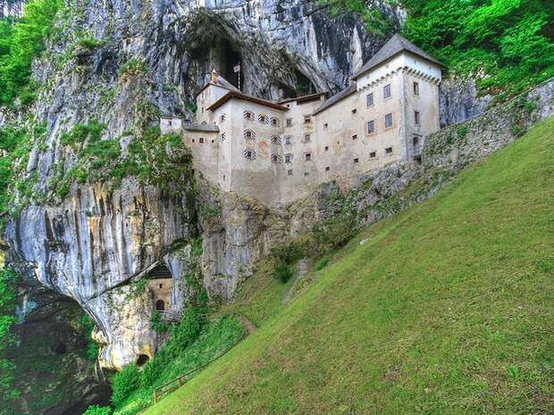 predyamskij-zamok-sloveniya-1