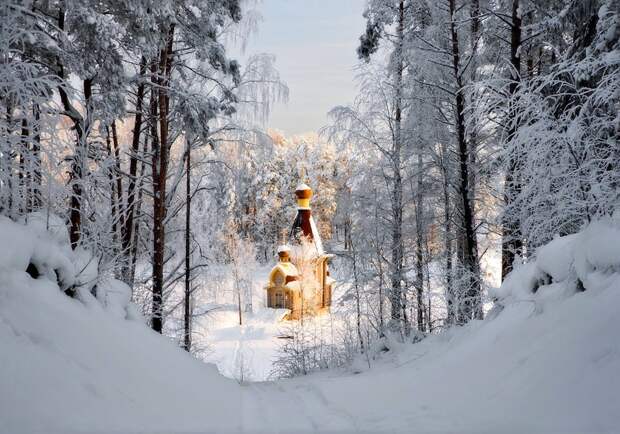 Красоты России. Русская церковь сказочной красоты, построенная на острове-скале