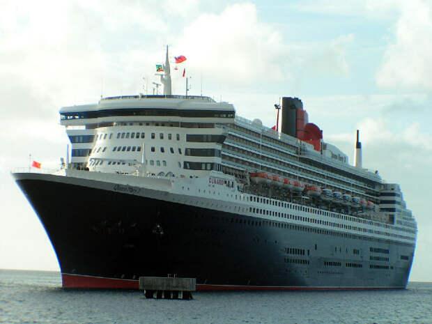 4. Лайнер Queen Mary 2, Великобритания, длина — 345 м корабли, корабль, лодки, топ-10, факты
