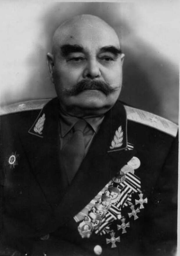 Советский генерал Книга Василий Иванович