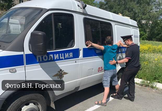 Житель Екатеринбурга, устроивший стрельбу во дворе дома, сам сдался полиции