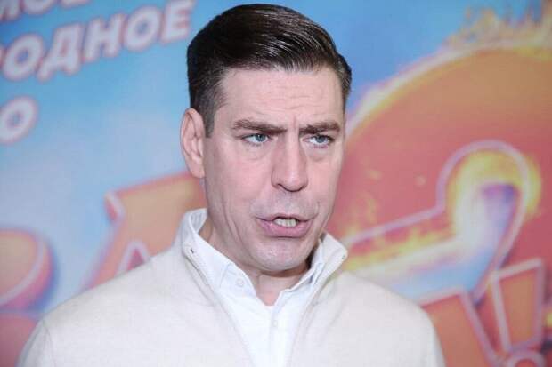 «Да тут какой-то кошмар»: Дмитрий Дюжев со скандалом сбежал с собственной премьеры