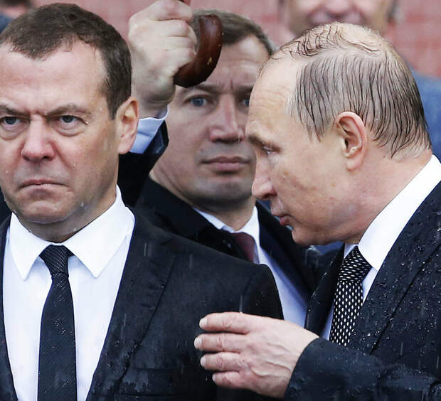 Первое из 10 пророчеств Медведева начинает сбываться