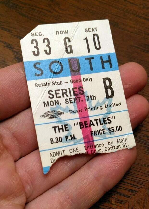 2. «У моей бабушки есть билет на концерт «The Beatles», который она посетила в 1964 году. Он стоил 5 долларов» в мире, вещи, история, подборка, удивительно, фотомир