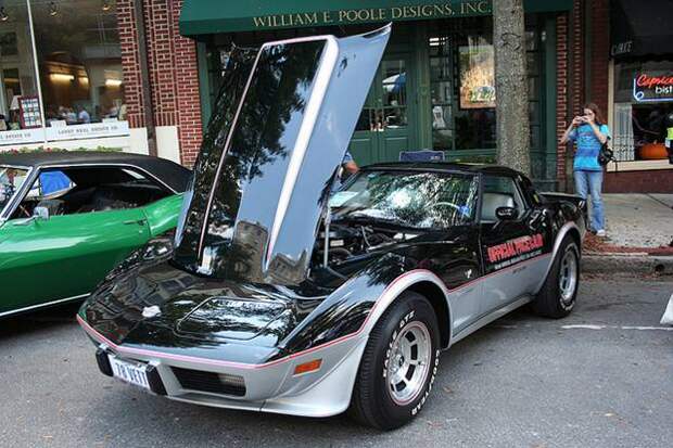 Chevrolet Corvette 25th anniversary 1978 перед