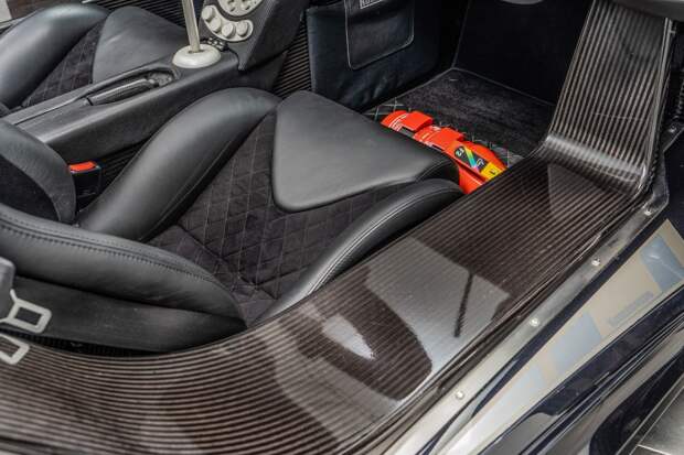 Гиперкар Koenigsegg 2008 года с механической коробкой передач