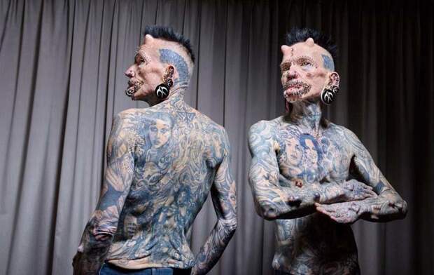 59-летний немец Рольф Буххольц имеет на своём теле 516 татуировок, пирсинг и имплантаты в мире, гиннесс, животные, люди, рекорд, факты