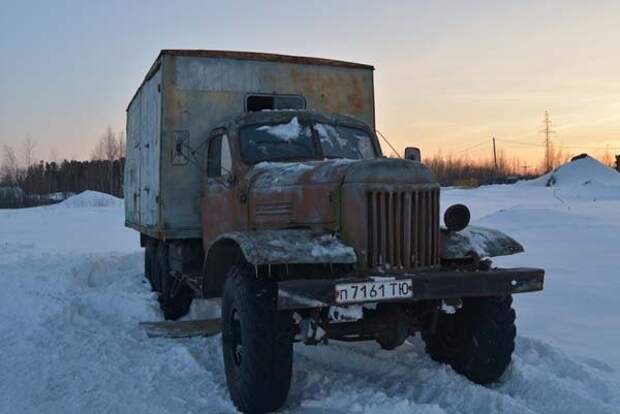 Старый ЗИЛ-157, который догнивал посреди поля, превратили в реактивный миномет «Катюша» Зил -157, зил, реставрация авто, самоделка