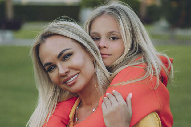 Певица Милана Стар отменила сольный концерт из-за проблем матери со здоровьем