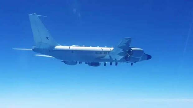 Следует ли России сбивать британские самолеты-разведчики над Черным морем