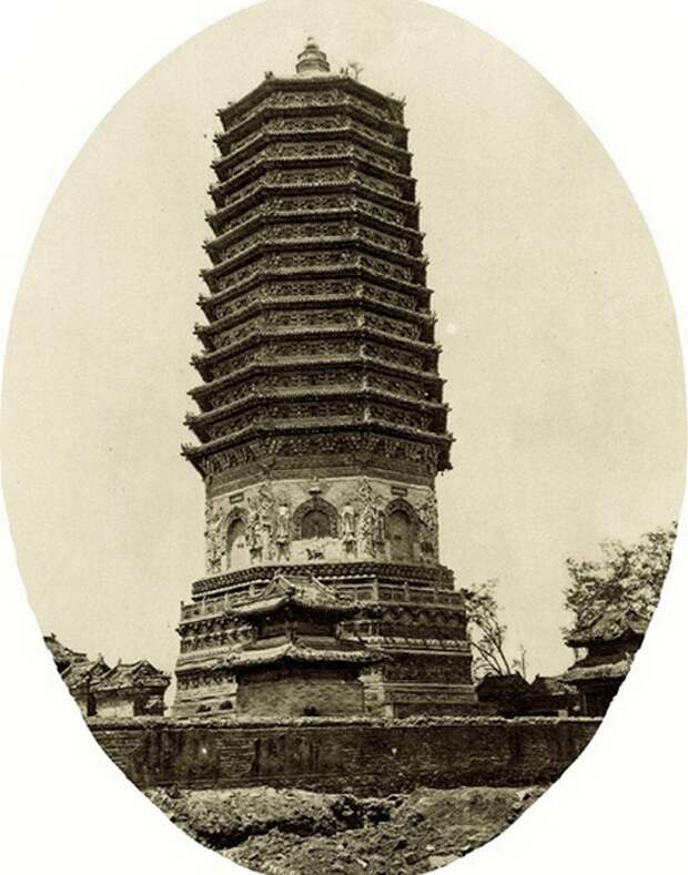 Пагода Тяньнин - одно из самых старых зданий в Пекине. Пагода Тяньнин - одно из самых старых зданий в Пекине.