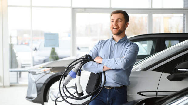 Продажи "чистых" электромобилей в ЕС в декабре впервые обогнали продажи авто на бензине