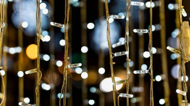 Световой комфорт: как выбрать гирлянды, которые украсят праздник и не навредят зрению