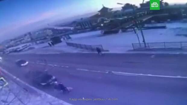 В Улан-Удэ водитель Lexus сбил насмерть двух подростков и скрылся