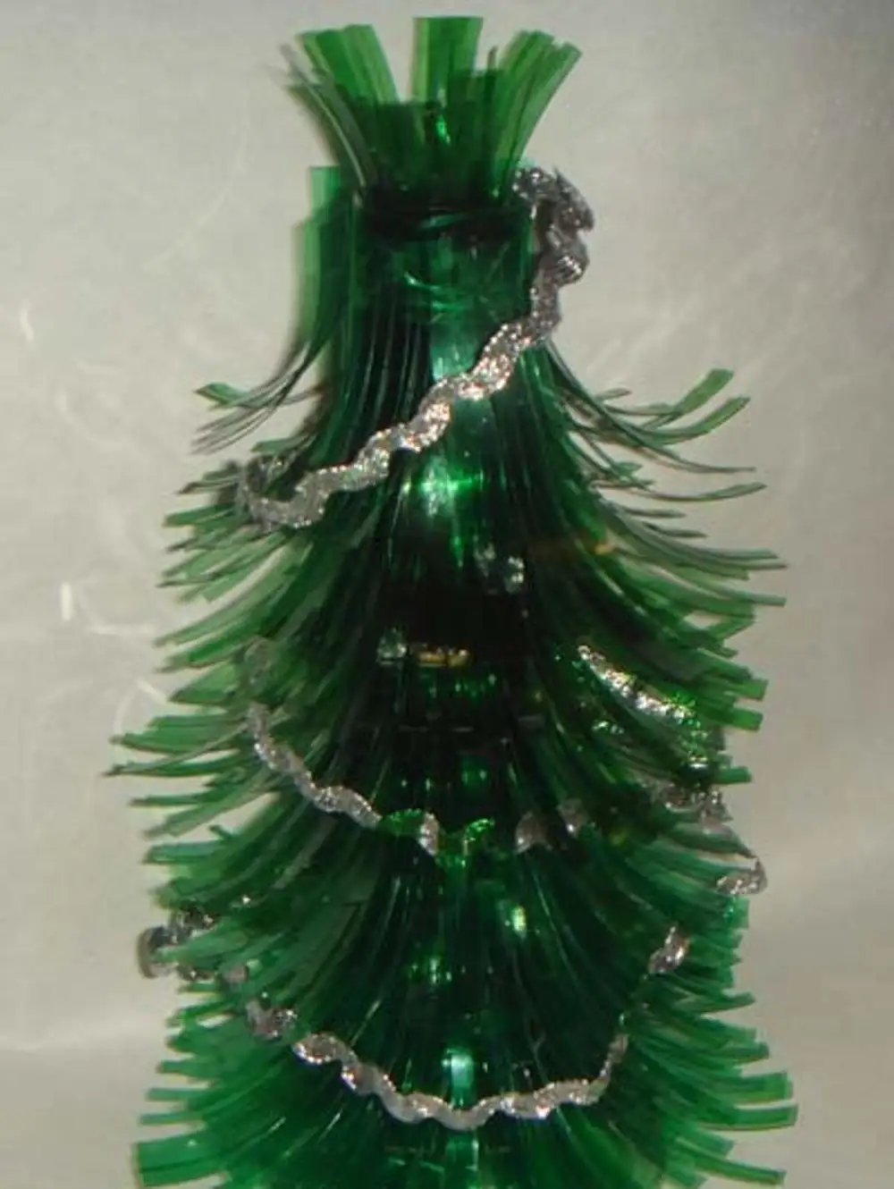 Новогодняя елка из пластиковых бутылок
