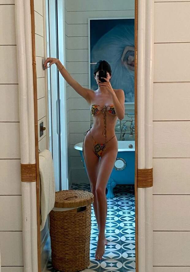 Купальник underboob или 