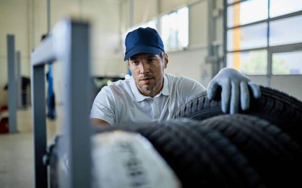 Как не поймать «грыжу» и не слететь с трассы: советы по выбору летней резины