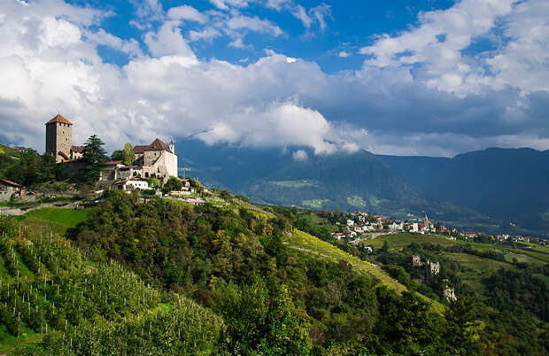 Больцано, вид на замок Мерано. Фото Thinkstock