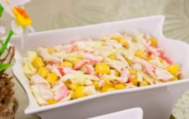 Классический салат из крабовых палочек — всенародно любимая закуска