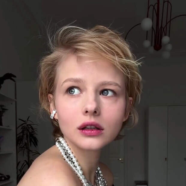 Актриса Саша Бортич сделала короткую стрижку в стиле принцессы Дианы