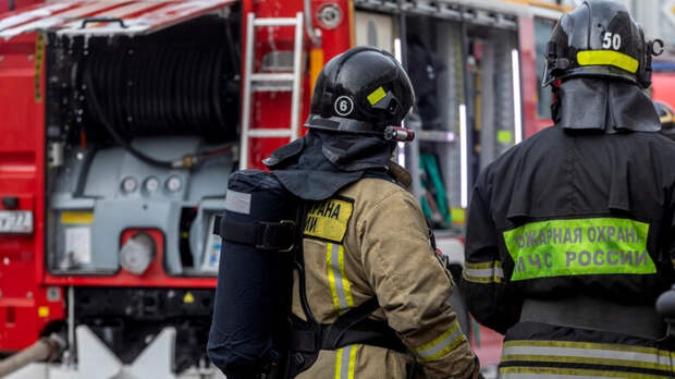 В помещении Московского НПЗ вспыхнул пожар после атаки беспилотника