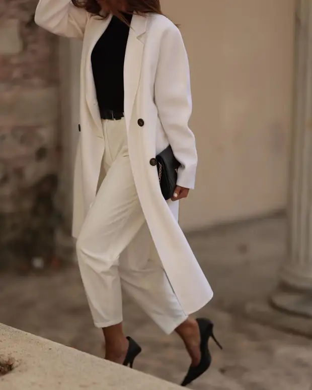 С чем носить белое пальто: 12 женственных и модных вариантов