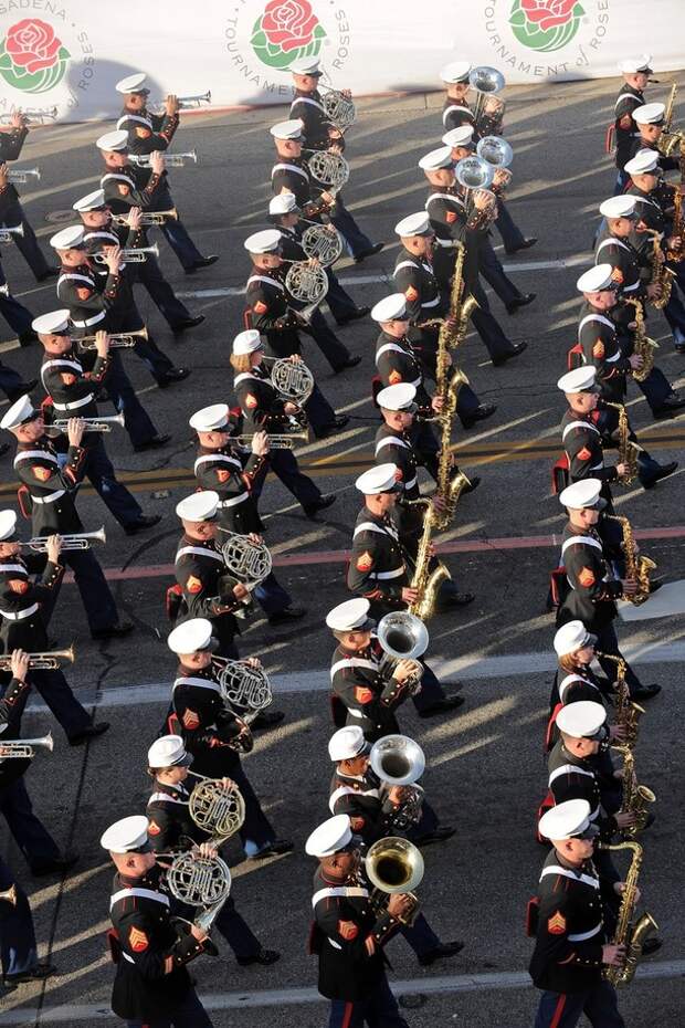 19) Выступление оркестра корпуса морской пехоты. (Alberto E. Rodriguez/Getty Images)