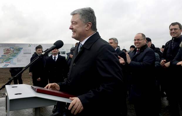 Жители Одессы благодарили Порошенко и плакали Жители Одессы благодарили Порошенко и плакали
