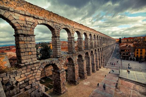 Римский акведук. | Фото: artmiem.ru.