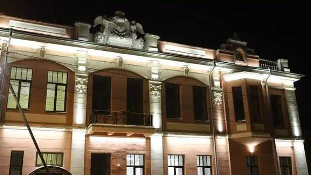 В Иркутске ведутся работы по установке подсветки на фасадах исторических зданий