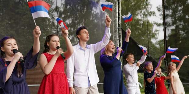 В Москве около 500 тыс человек отпраздновали День флага России