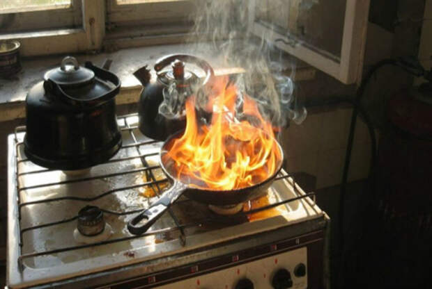 Любой пожар можно потушить водой. | Фото: Ulpravda.ru. Любой пожар можно потушить водой. | Фото: Ulpravda.ru.