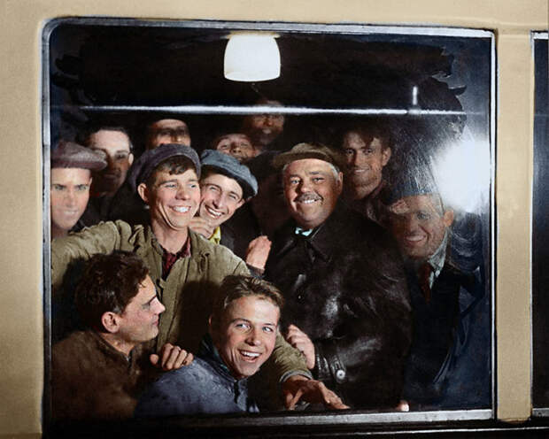 8. Первые пассажиры московского метро, 1935 год время, россия, фотография, цвет