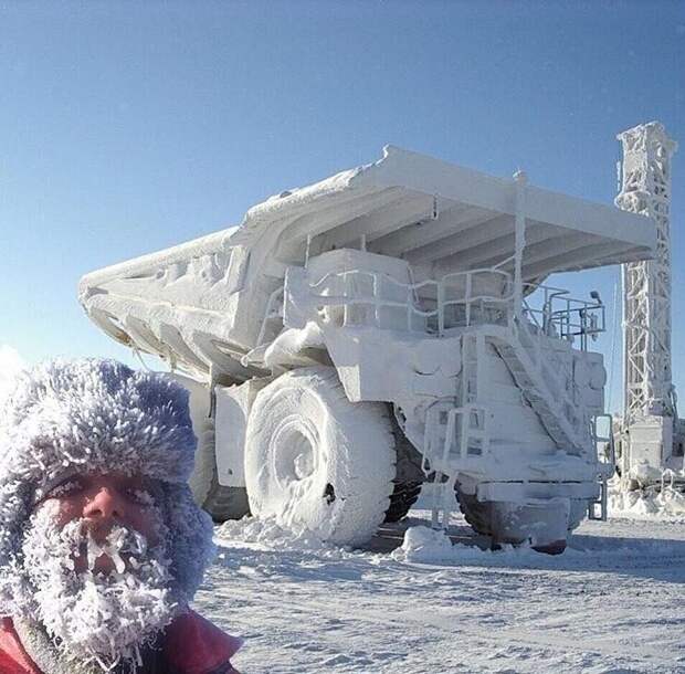 Снеговик и его машина Снеговик и его машина