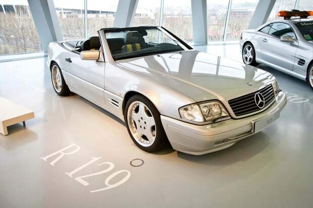Необычный Mercedes-Benz SL с джойстиками вместо руля
