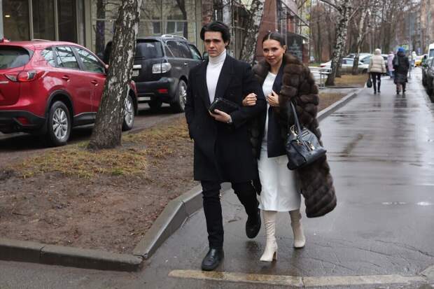 Лерчек прибыла в суд вместе со своим возлюбленным