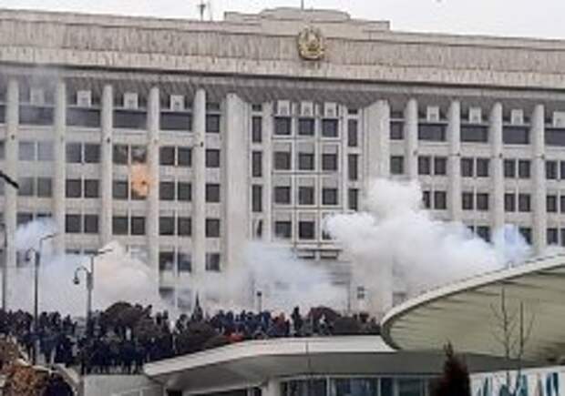 Военные в Алма-Ате сняли оцепление в центре города