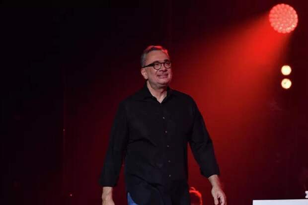 Меладзе сменил блондинку на брюнетку: кого композитор взял с собой в супермаркет в Испании