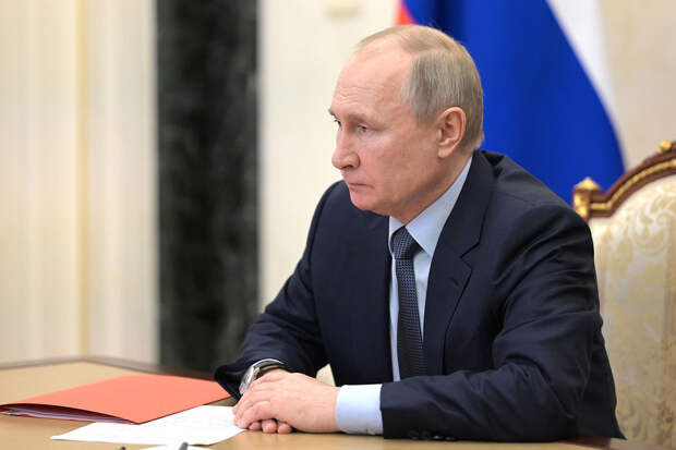 Путин поручил выплатить по 10 тысяч рублей семьям с детьми