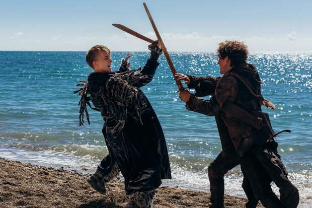 Алиса в стране чудес (2025)