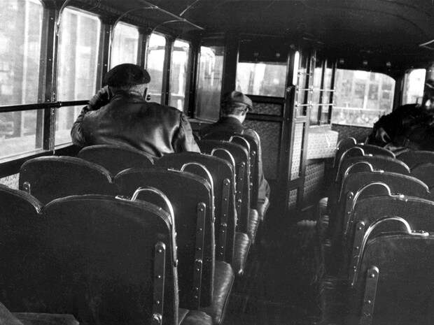 Тесный проход между сиденьями отличительная черта троллейбусов серии ЛК