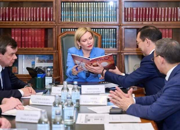 Айсен Николаев и Ольга Любимова обсудили реализацию национальных проектов и развитие культуры в Якутии