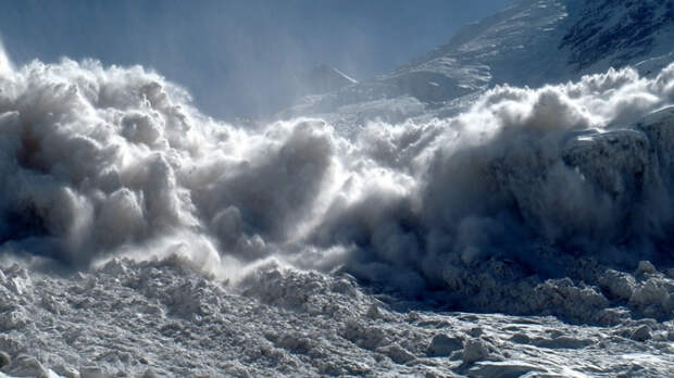 Испанскую лыжницу вместе с собакой накрыло лавиной на горе в Андорре