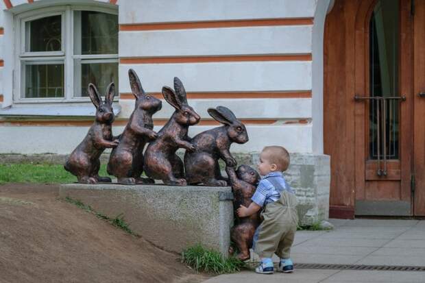 Находчивые туристы, умеющие правильно сниматься со статуями
