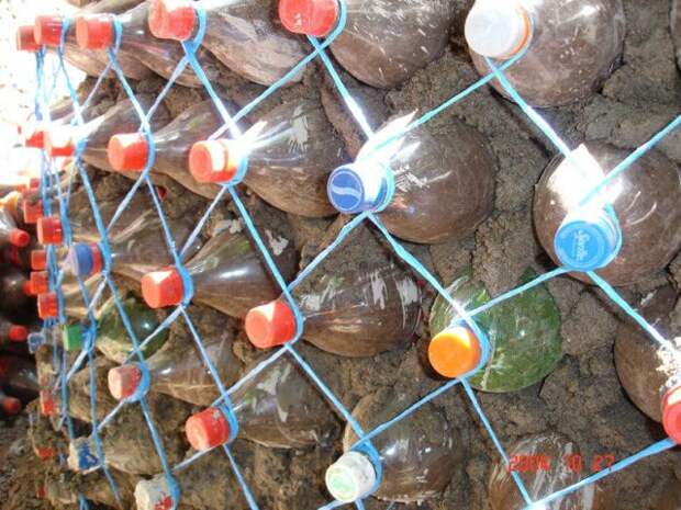 Дом из пластиковых бутылок своими руками