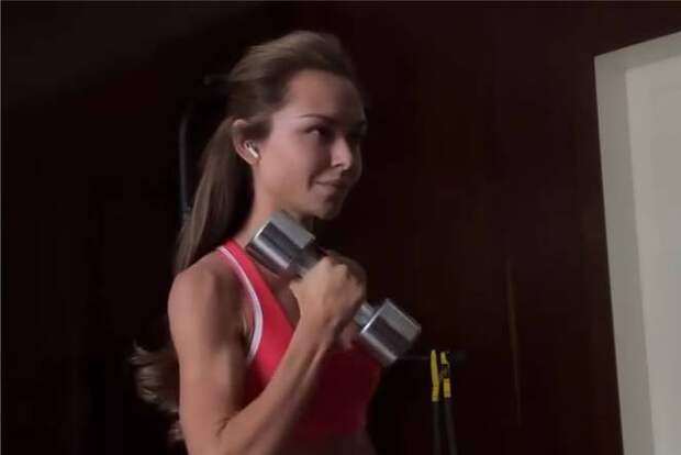 Дочь Дмитрия Маликова показала видео с тренировкой на фоне обвинений в анорексии