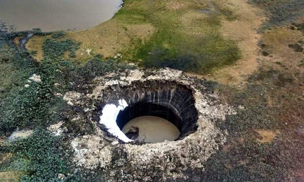 На Ямале впервые проведена аэрофотосъемка внутри газового кратера