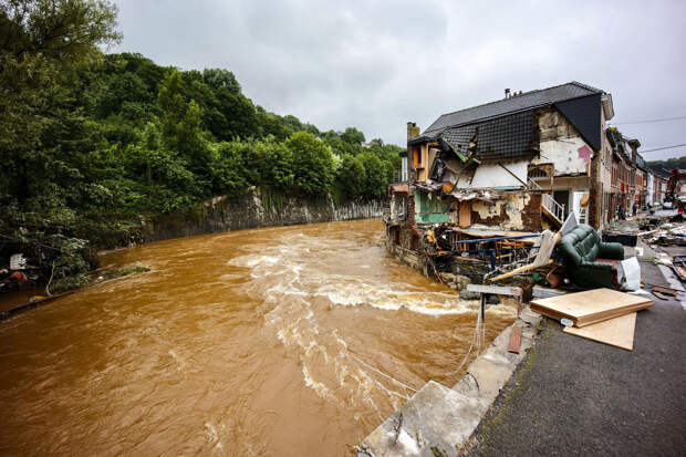 Затопленные дома в Энсивале, Бельгия