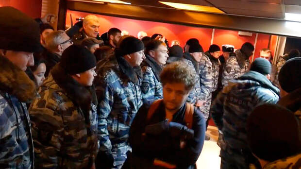 Активисты SERB прервали показ русофобского Полета пули в Москве